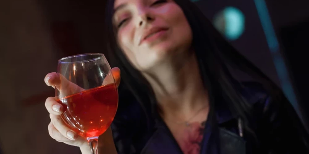 "Вечером в Риге 8 из 10 женщин будут пьяны!" Женский алкоголизм набирает обороты