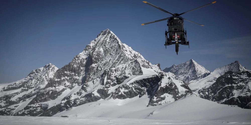 Šveices Alpos atrasti piecu slēpotāju līķi