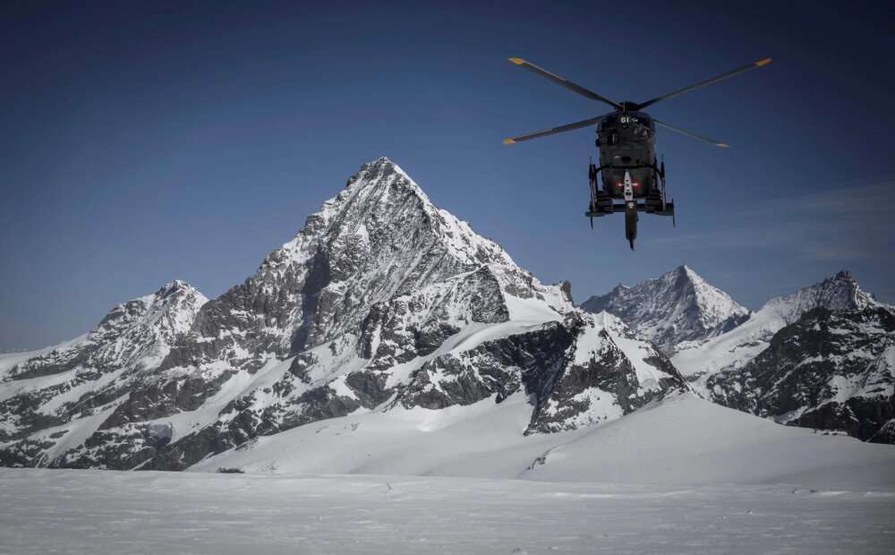 Šveices Alpos atrasti piecu slēpotāju līķi