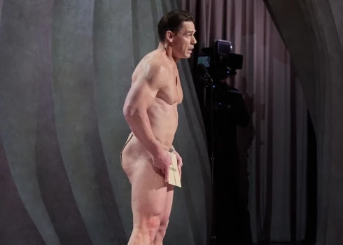 Объявлять победителя в одной из номинаций "Оскара" известный актер вышел совершенно голым