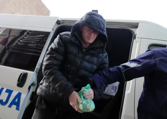 Где сейчас находится поджигатель Музея оккупации и почему он пришел в суд с пакетом бананов в руках?