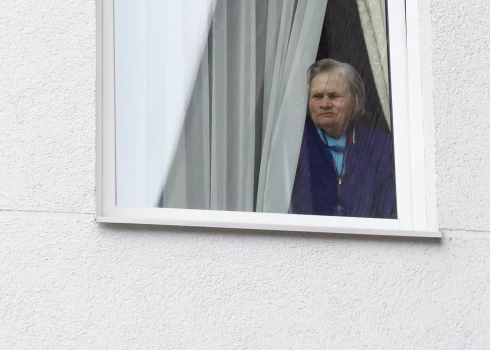 "Мы тоже повышаем цены...": пансионатам для престарелых выживать в Латвии все труднее