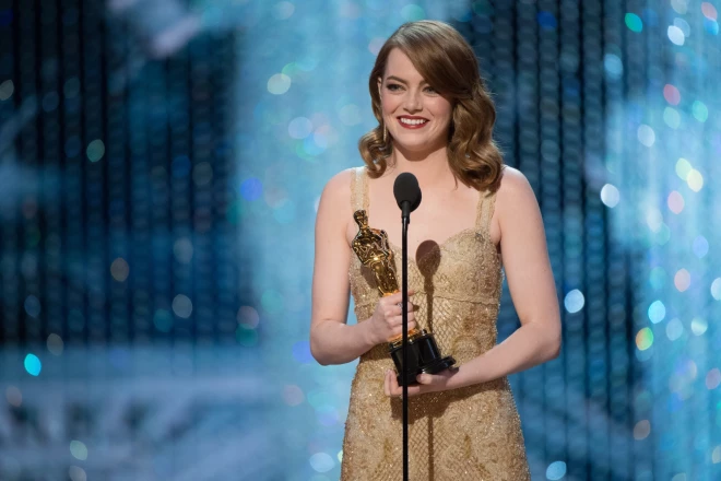 Emma Stouna ar savu pirmo “Oskaru” 2017. gadā. Viņa kāroto statueti nopelnīja par lomu filmā “La La Land”.