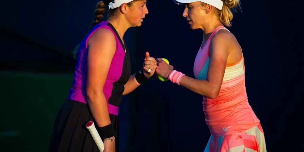 Ostapenko ar Kičenoku iekļūst Indianvelsas "WTA 1000" turnīra ceturtdaļfinālā