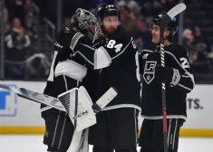 "Kings" hokejistiem izdodas apturēt šā brīža garāko NHL uzvaru sēriju