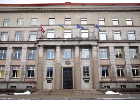 Ministru kabineta balvas apmērs paaugstināts līdz 10 000 eiro