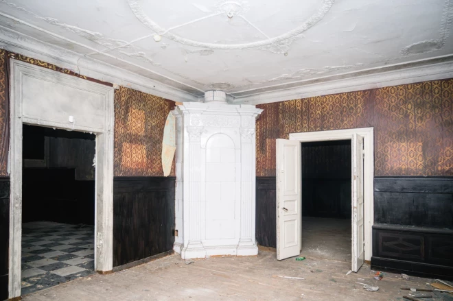 Внутри дома