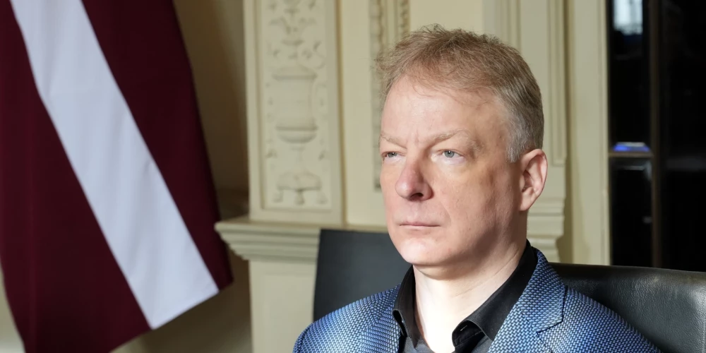 Jāzepa Vītola Latvijas Mūzikas akadēmijas (JVLMA) rektors Guntars Prānis piedalās preses brīfingā pēc tikšanās ar kultūras ministri, kurā pārrunāja JVLMA padomes atbildību un tālāko rīcības plānu saistībā ar medijos izskanējušo informāciju par iespējamiem seksuālās uzmākšanās gadījumiem JVLMA.