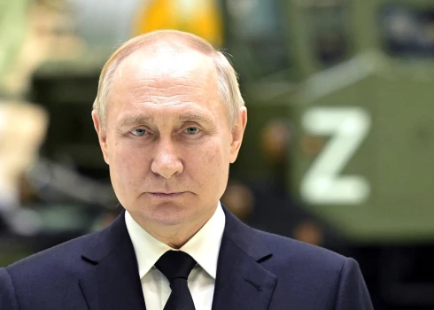 Putins salikšot visus punktus uz “i” — Kremlī ieradusies propagandistu filmēšanas grupa