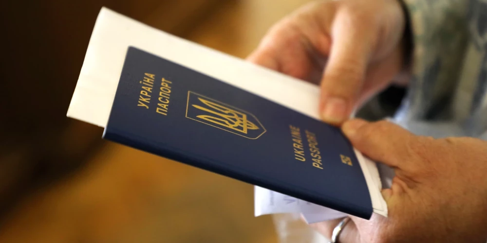 Krievijas iedzīvotāji melnajā tirgū sākuši pirkt Ukrainas pases