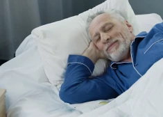 Ученые дали совет, как улучшить качество сна пожилых людей