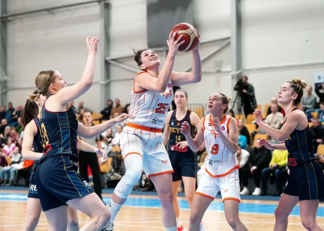 "TTT Rīga" basketbolistes izcīna uzvaru arī pēdējā WBBL pamatturnīra spēlē