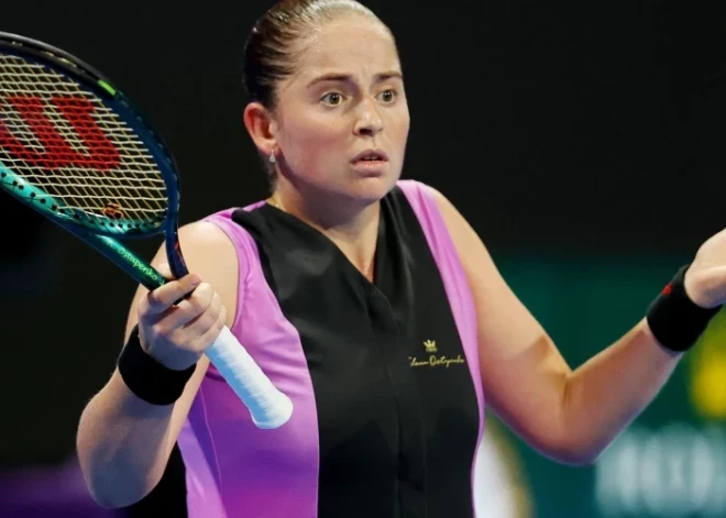 Ostapenko un Kičenoka cīņu Indianvelsas "WTA 1000" turnīra pusfinālā neturpinās