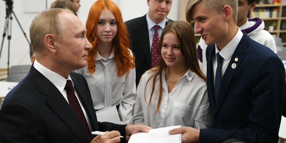 Krievijas skolās sāks pasniegt sagrozītu Ukrainas vēsturi