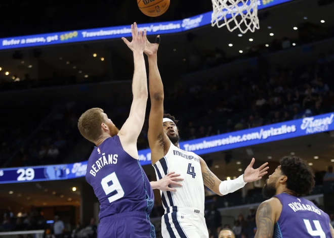 Bertānam netrāpīto metienu diena "Hornets" panākumā pret "Grizzlies"; Sabonim jau 23. "triple-double"