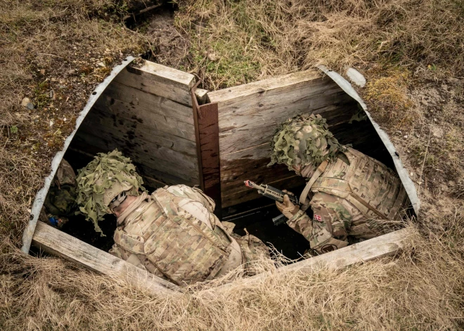 Dānija plāno iesaukt armijā arī sievietes un pagarināt dienesta laiku