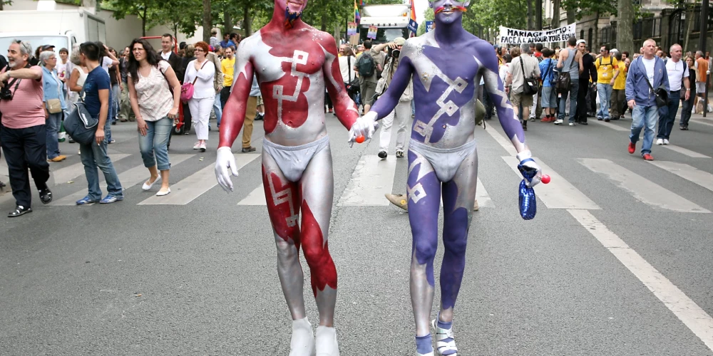 Francijas deputāti vienbalsīgi nolemj, ka homoseksuāļiem izmaksās kompensācijas