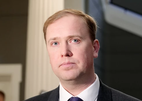 Ekonomikas ministrs Viktors Valainis pirms Ministru kabineta sēdes.