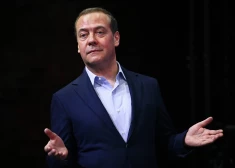 Medvedevs piedāvā Krievijas "maigo miera plānu"; pietrūkst tikai izstieptās labās rokas un nacistu sveiciena