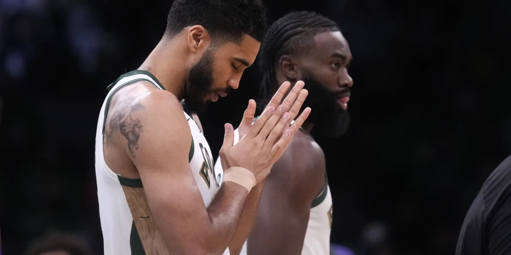 "Celtics" bez Porziņģa izcīna ceturto uzvaru pēc kārtas un nodrošina vietu izslēgšanas spēlēs