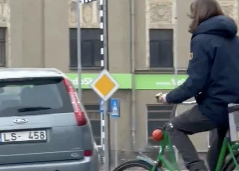 "Cik forši vizinās!" soctīkla lietotājus sajūsmina redzētais Rīgas ielās. VIDEO