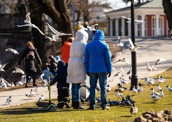 Darot vienādu darbu, sievietēm maksā mazāk nekā vīriešiem. Cik liela patiesībā ir atšķirība?