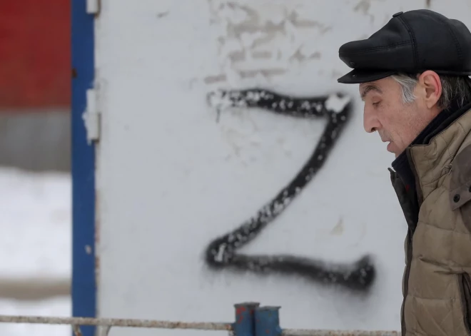 Divi vīrieši ar rašistu slavinošo simboliku "Z" Rīgā apķēpājuši 35 sabiedriskus objektus