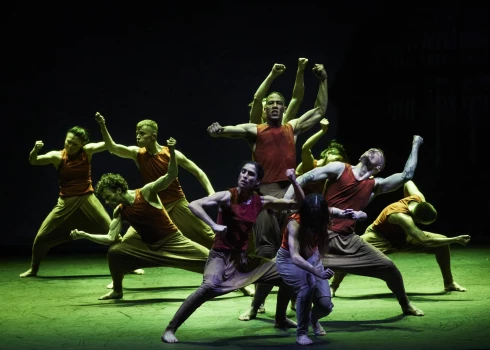 Культовый хореограф Акрам Хан впервые включил Латвию в мировое турне: в апреле зрители увидят его постановку "Книга Джунглей. Переосмысление"
