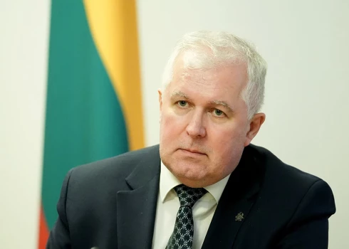 Lietuvas aizsardzības ministrs negaidīti paziņo par atkāpšanos