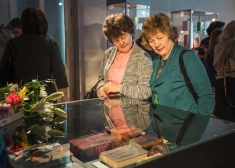 Foto: Liepājas muzejā atklāta grāmatu oriģinālsējumu izstāde