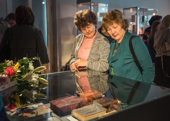 Izstāde Liepājas muzejā ir apliecinājums tam, ka grāmatniecībai ir nākotne, un – kur ir skolotājs, būs skolēni, nākamie grāmatsējēji.