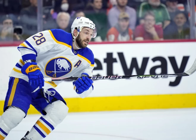Girgensonam un "Sabres" zaudējums NHL agrajā spēlē