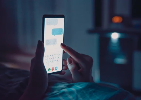 Studente atzīst, ka šis pasniedzējs viņai regulāri sūtījis līdzīga satura ziņas vairāku gadu garumā. (Ilustratīvs foto)