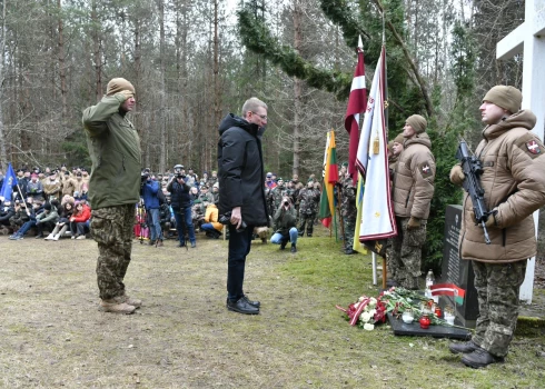 Ринкевич принял участие в акции памяти национальных партизан у бункера в Иле
