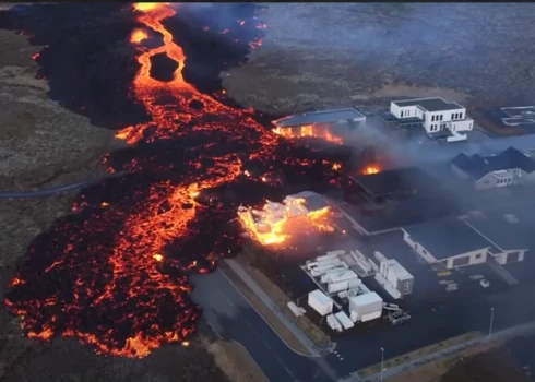 Islandē novērots pēdējā laikā spēcīgākais vulkāna izvirdums