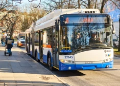 Озвучена зарплата водителей общественного транспорта в Риге; работать порой приходится по 11 часов