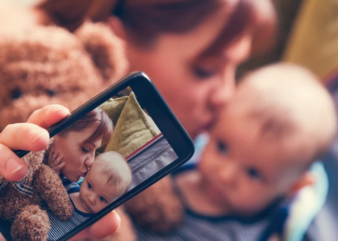 Bērni kā vecāku sociālo kontu centrālās personas; vai internetā jāpublicē viņu attēli? Eksperta viedoklis