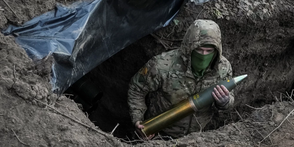 Čehija gādā munīciju Ukrainai arī no Krievijas draugiem, vēsta laikraksts