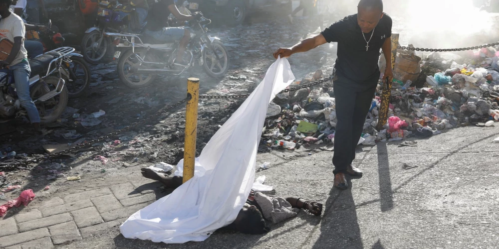 Haiti galvaspilsētā valda asiņains haoss (foto: Scanpix / AP)