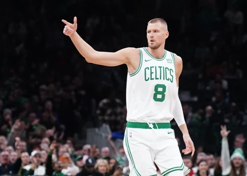 Porziņģis atgriežas ar 20 punktiem "Celtics" uzvarā pār "Pistons"