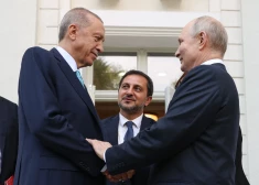Erdogans apliecina Putinam, ka Turcija gatava sekmēt sarunas ar Ukrainu