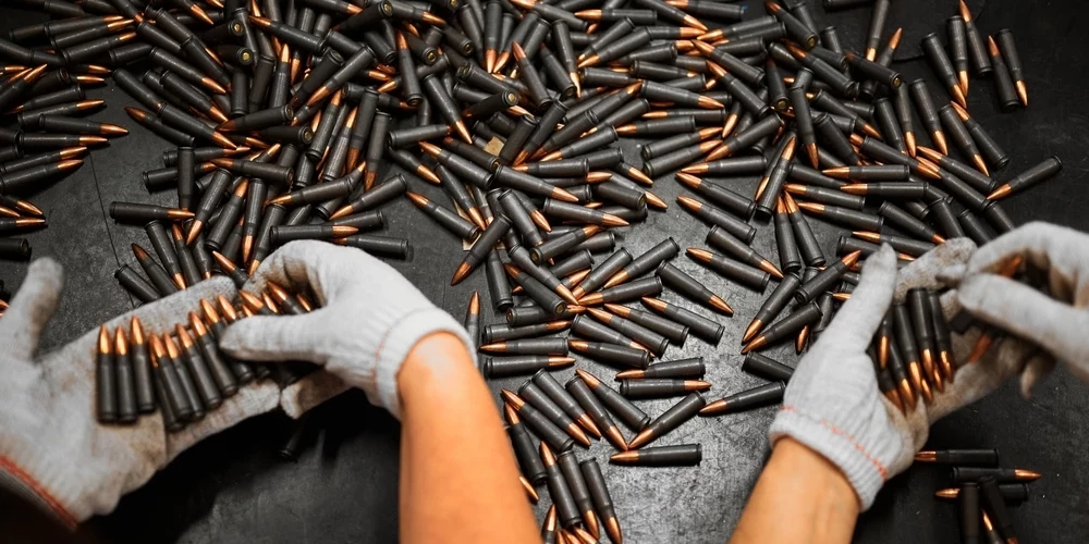 Латвия - единственная страна Балтии, получившая финансирование на производство боеприпасов. Когда начнет?