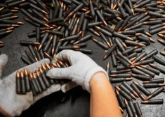 Latvija ir vienīgā Baltijas valsts, kas saņēmusi finansējumu munīcijas ražošanai. Kad sāks?