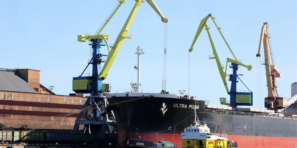 Кто-то теряет, а кто-то находит: Рижский порт переваливает все меньше грузов, Клайпедский - наоборот