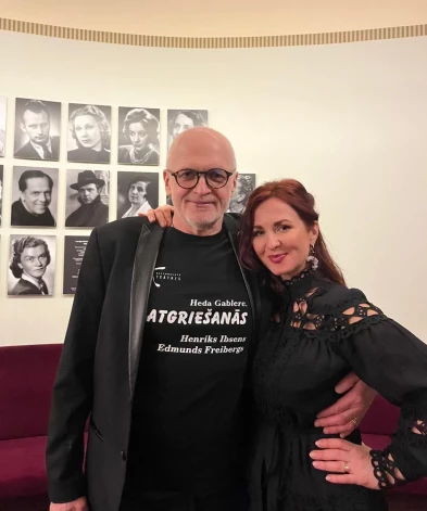 Ivars Puga ar sievu Ditu Pugu pirmizrādes svinībās.