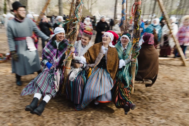 Lielās dienas svinības Latvijas Etnogrāfiskajā brīvdabas muzejā. 