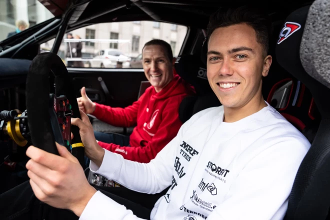 Mārtiņa Seska un Renāra Franča jaunās sporta automašīnas prezentācija.