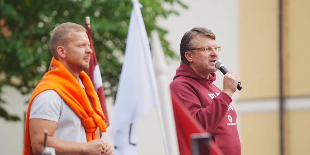 Vai Šlesera partijas iniciatīva atlaist Saeimu ir iestrēgusi? Teju pusgadā nesavāc pat trešdaļu parakstu