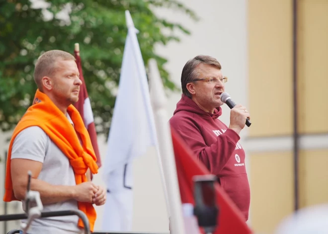 Vai Šlesera partijas iniciatīva atlaist Saeimu ir iestrēgusi? Teju pusgadā nesavāc pat trešdaļu parakstu