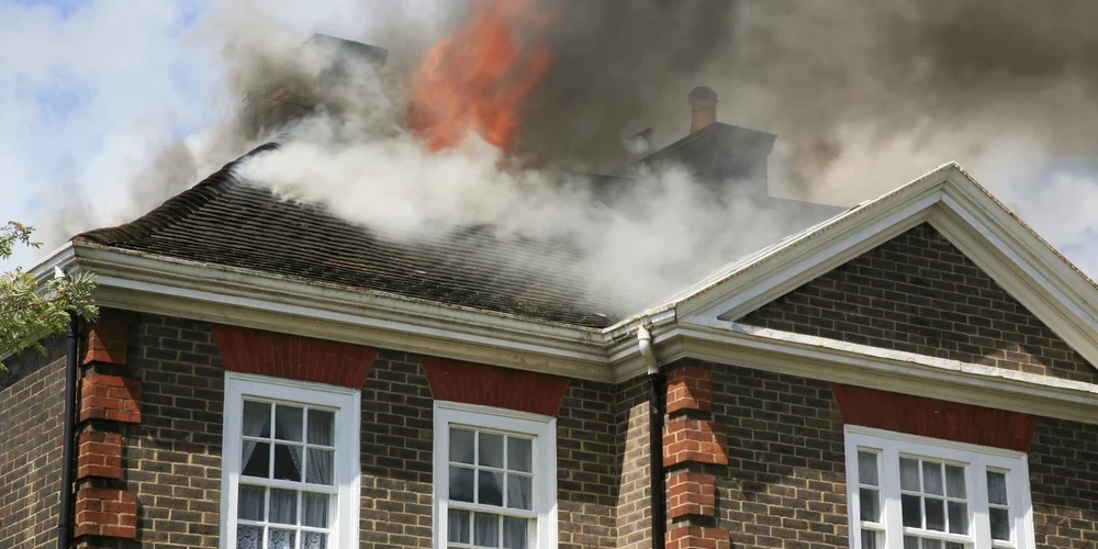 Агент по недвижимости случайно спалила дом за 2 млн долларов перед днем ​​открытых дверей
